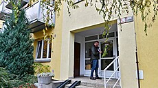 Nejdív praskliny ve zdech, potom propadání celého panelového domu a nakonec...