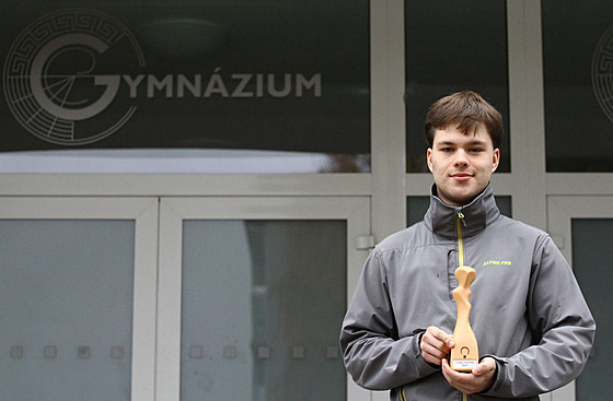 Student árského gymnázia Karel Proka získal ocenní eské hlaviky 2021.
