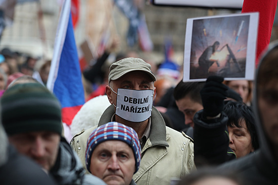 Demonstrace hnutí Oteveme esko-Chcípl PES a dalích desítek uskupení proti...