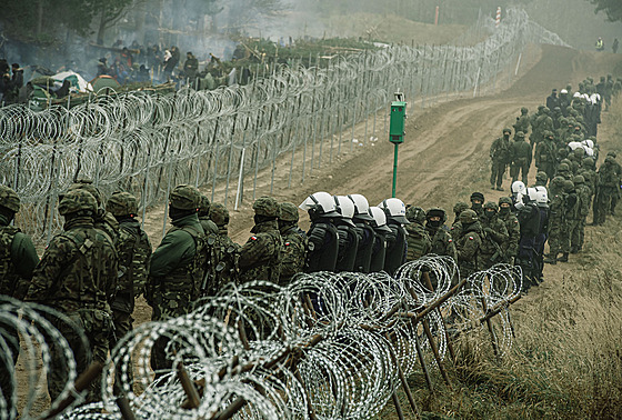 Situace na polsko-bloruské hranici, kterou se snaí pekroit tisíce migrant
