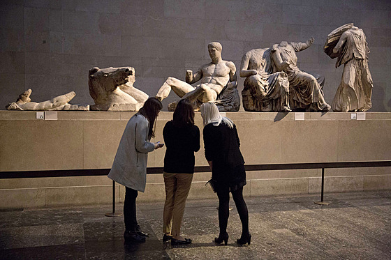 Antické sochy pvodn z paláce Parthenón v Aténách, které se aktuáln nachází v...