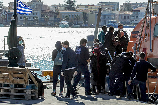 Za násilné vracení migrantů může Řecko přijít o peníze z EU, hrozí komisařka