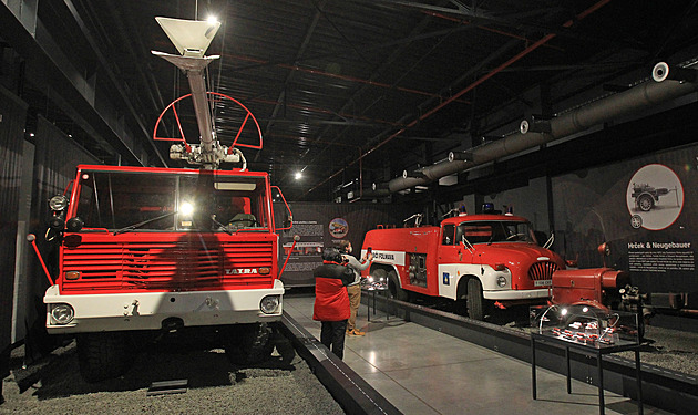 Automobilka Tatra vyrábla a stále vyrábí také hasiské vozy.
