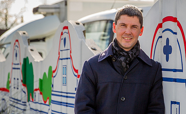 Jan Tepl m v Madet funkci editele marketingu, obchodu, nkupu, jakosti, vzkumu a vvoje. Je synem generlnho editele firmy Milana Teplho.