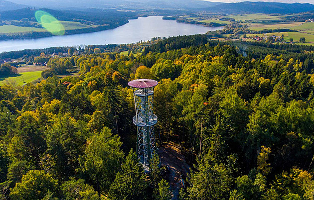 Z rozhledny nad Horní Planou je krásný výhled na Lipno.