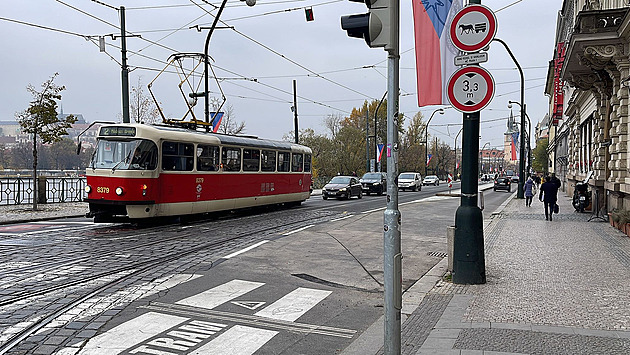 Za vjezd do centra Prahy mají řidiči začít platit příští rok, zřejmě až od října
