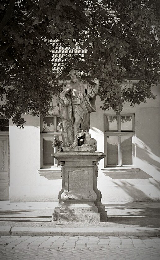 Socha Jana Ktitela díve stála ped domem v brnnské Olomoucké ulici.
