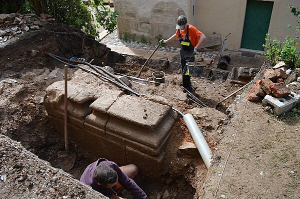 Archeologové na�li v Plasích v areálu klá�tera západní ze� kaple sv. Bartolom�je. 