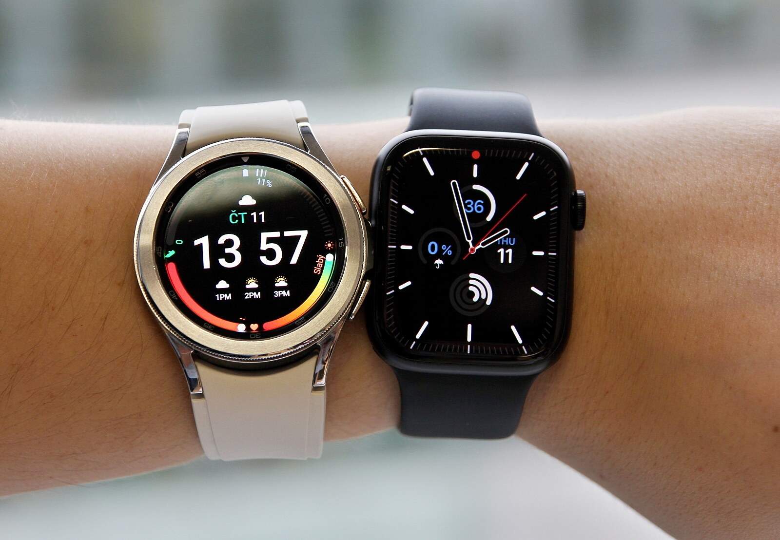 Chytré hodinky v Česku zajímají většinu lidí. Oblíbené jsou Apple a Samsung  - iDNES.cz