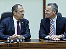 Ruský ministr zahraničí Sergej Lavrov (vlevo) a šéf NATO Jens Stoltenberg během...