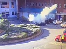 Zábry výbuchu taxíku v nemocniním areálu v Liverpoolu. Policie vyetuje in...