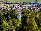 Rozhledna stoj� v lesoparku Adalberta Stiftera.