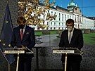 Adam Vojtch a Andrej Babi na tiskové konferenci vlády
