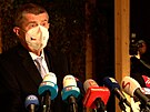 Premiér Andrej Babi po návtv u Miloe Zemana v nemocnici.