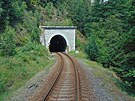 Tra 145 mezi Sokolovem a Kraslicemi vede 177 metr dlouhým Rotavským tunelem