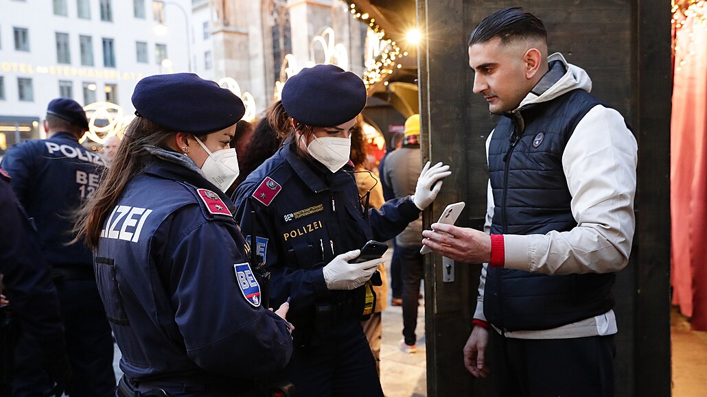 Rakousko zavede po rekordních potech nových nákaz koronavirem od pondlí...