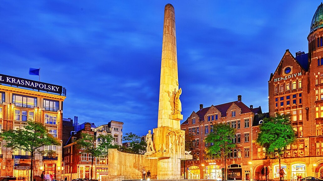 Památník věnovaný obětem druhé světové války v Amsterdamu (2015)