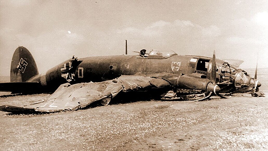 Ob prvního taranu ve Velké vlastenecké válce: Heinkel 111 bombardovací...