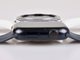 Samsung Galaxy Watch4 Classic a Apple Watch Series 7