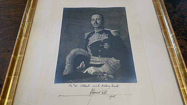 Obraz panlskho krle Alfonse XIII. je novm prstkem do kabinetu kuriozit na zmku Kynvart.
