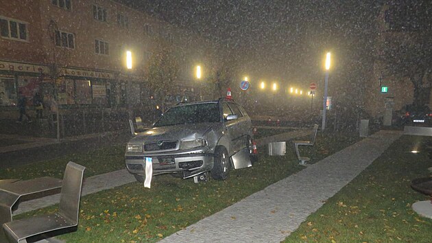 Mu jezd autem opakovan po Vesel nad Moravou bez idiskho oprvnn, naposledy ho policie zadrela minul tden, kdy naboural.