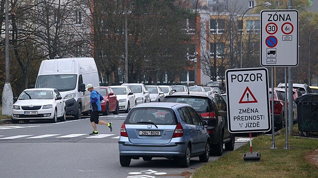 Z rakouských a německých měst si bere příklad olomoucká radnice. Ve městě do konce listopadu přibudou další dvě zóny s rychlostí omezenou na 30 kilometrů v hodině.