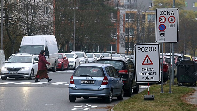 Z rakouskch a nmeckch mst si bere pklad olomouck radnice. Ve mst do konce listopadu pibudou dal dv zny s rychlost omezenou na 30 kilometr v hodin.