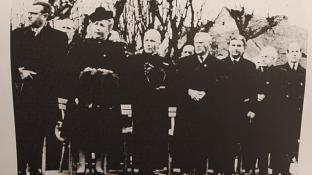Pohbu hornk se zastnil napklad i tehdej premir Klement Gottwald (zcela vlevo).