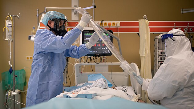 Covid odd�len� v nemocnici.