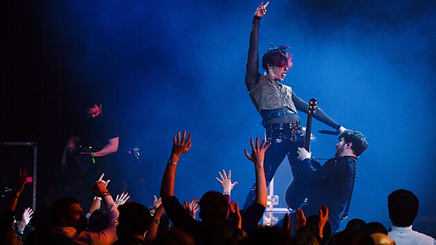Yungblud b�hem sv�ho vystoupen� na MTV Europe Music Awards v Budape�ti. (14....