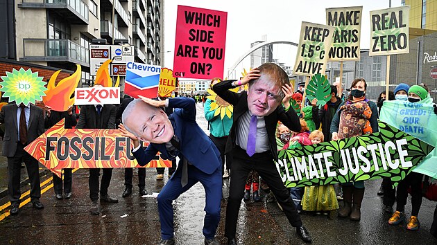 Demonstranti na COP26 v Glasgow (12. listopadu 2021)