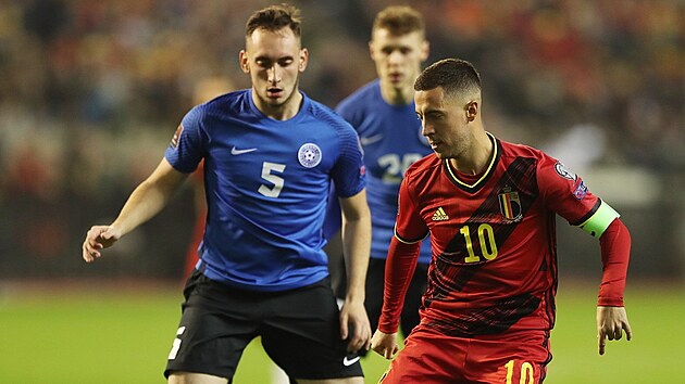 Belgian Eden Hazard si kryje m v utkn proti Estonsku.