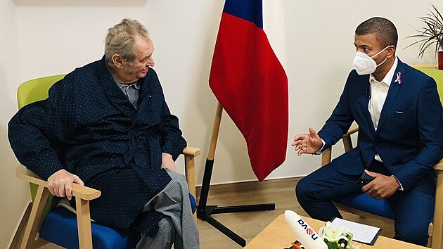 Miloš Zeman poprvé od hospitalizace v televizním vysílání. (17. listopadu 2021)