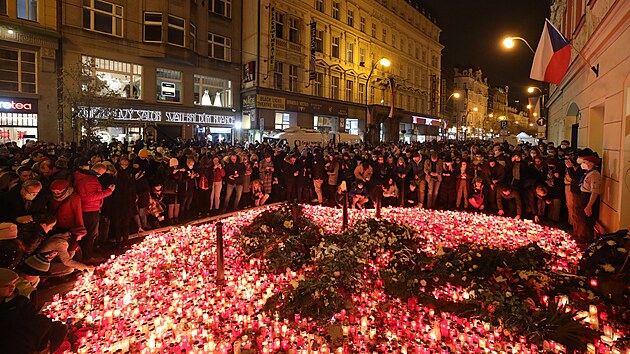 esko si pipomn 32 let od sametov revoluce. Nrodn tda v Praze. (17....