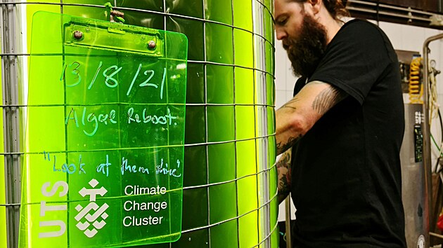 Australští výrobci piva bojují proti klimatickým změnám.