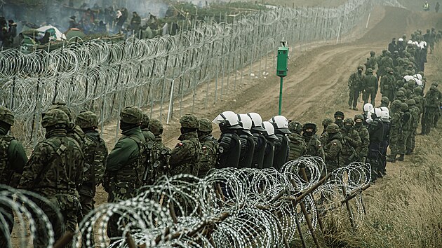 Situace na polsko-běloruské hranici, kterou se snaží překročit tisíce migrantů