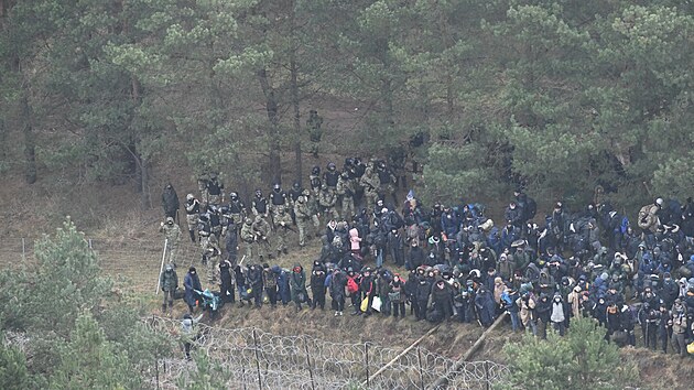 Situace na polsko-blorusk hranici, kterou se za podpory bloruskho reimu sna nelegln pekroit tisce migrant