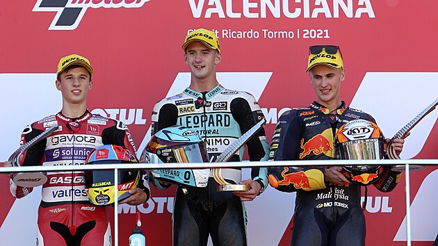 Nejlepší jezdci Velké ceny Valencie. Zleva: Sergio Garcia, Xavier Artigas a Jaume Masia.