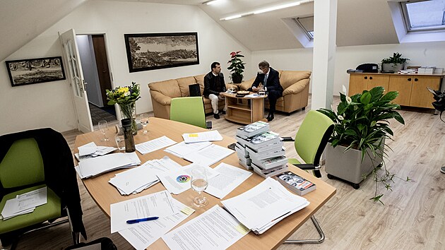 Premir Andrej Babi poprv navtvil svou poslaneckou kancel v Roudnici nad Labem. (15. listopadu 2021)