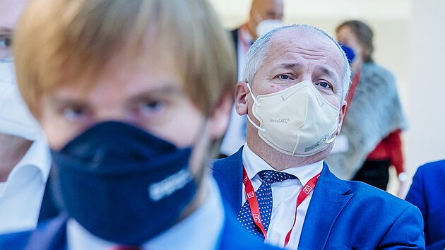 Ministr zdravotnictví Adam Vojtěch a epidemiolog Roman Prymula se zúčastnili konference Budoucnost zdravotnictví. (15. listopadu 2021)
