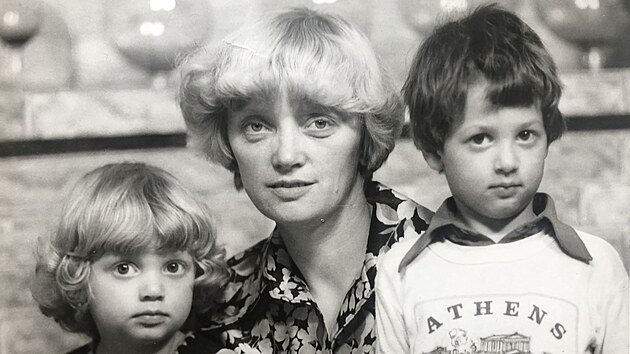 Lékařka Zdeňka Drlíková se svými dvěma dětmi