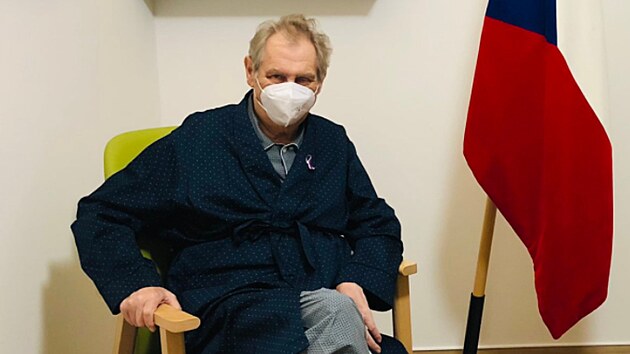 Prezident Miloš Zeman v Ústřední vojenské nemocnici v Praze (17. listopadu 2021)