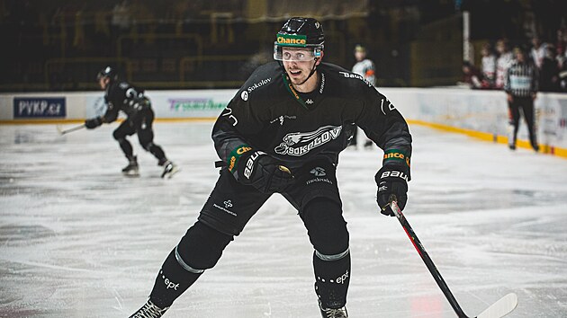 Daniel Přibyl po téměř pěti letech znovu nastoupil do hokejového zápasu. Bývalý sparťan si zahrál za prvoligový Sokolov.