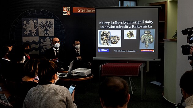 Zástupci  Středočeského kraje a Muzea T. G. M. Rakovník představili v Praze unikátní poklad zlatých šperků, který byl v roce 2020 objeven na Rakovnicku. (11. 11. 2021)