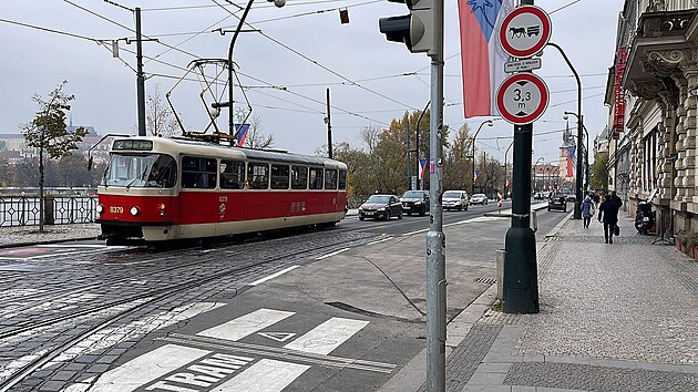 Smetanovo nbe je opt prjezdn v obou smrech, promenda je doasn odstranna. (15.11.2021)