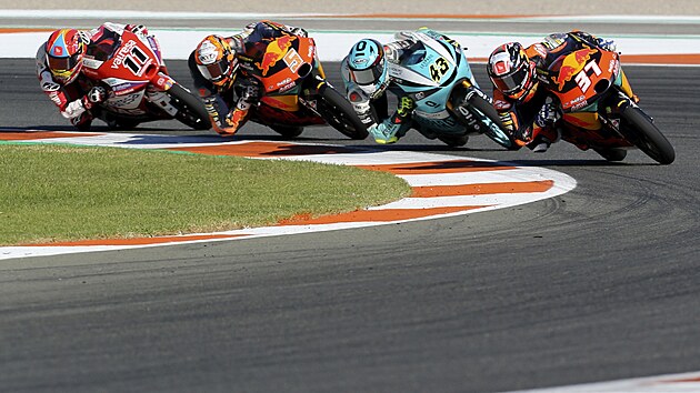 Pedro Acosta, Xavier Artigas, Jaume Masia a Sergio Garcia (zprava) v zvod Moto3 v rmci Velk ceny Valencie