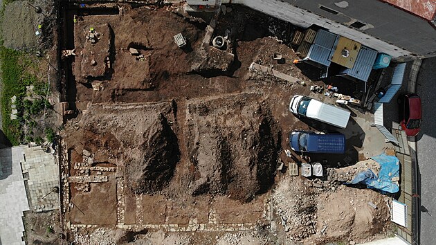 Postup archeologickho vzkumu pod budoucm spolkovm domem v Nchod (3. 7. 2021)