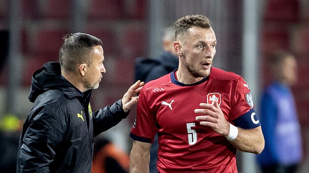 eský obránce Vladimír Coufal vedl národní tým v duelu s Estonskem s...