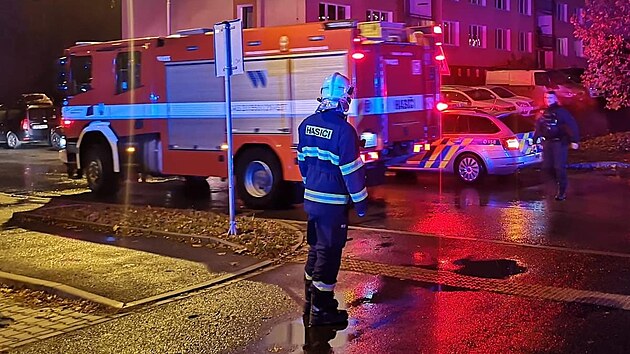 Seniorka v Plzni zemřela po pádu z pátého patra. (1š. listopadu 2021)