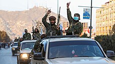 Vojenská pehlídka islamistického hnutí Tálibán v Kábulu (14. listopadu 2021)
